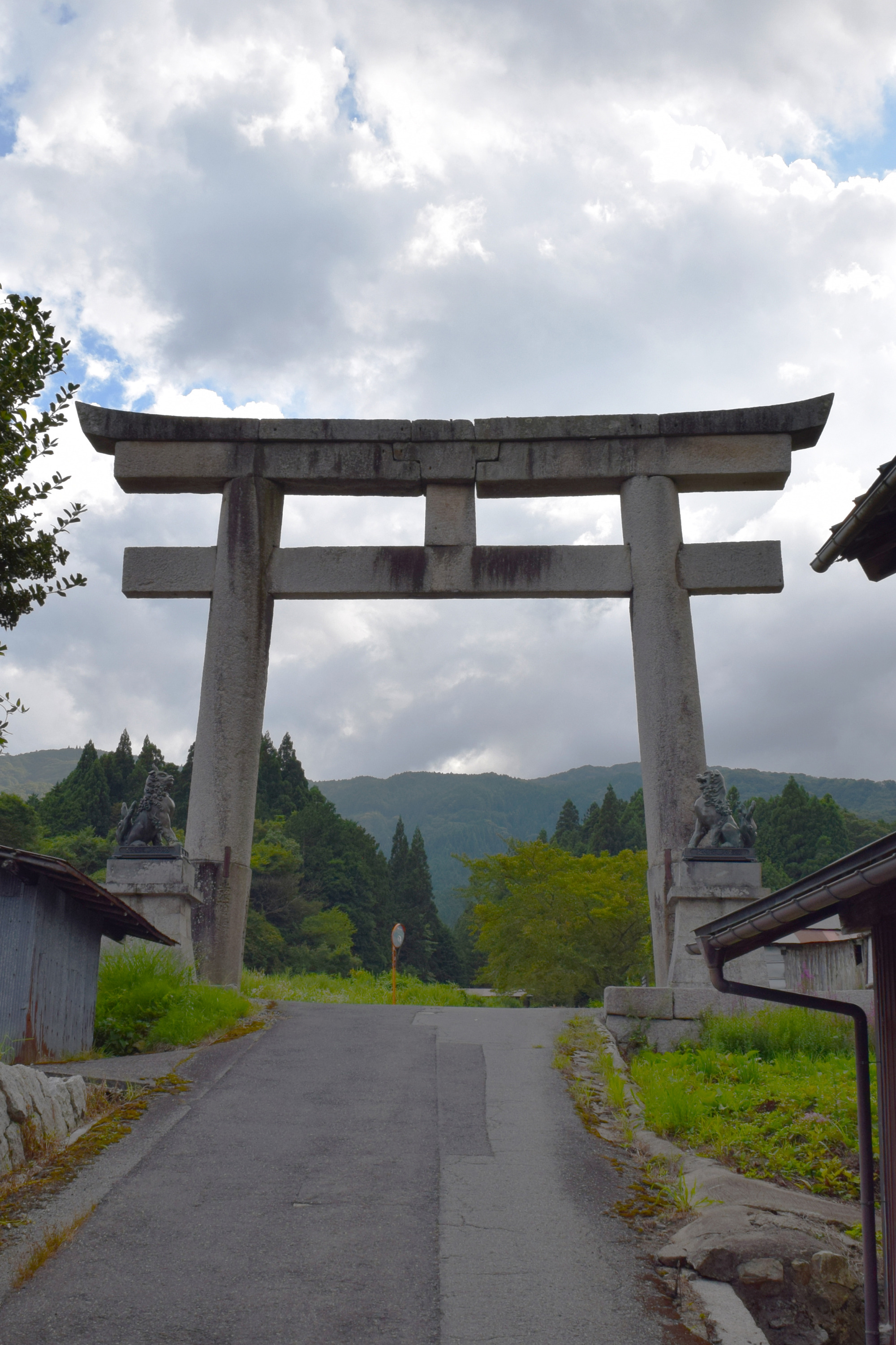 岡山が誇る日本一の石造鳥居3選(岡山市・真庭市)
